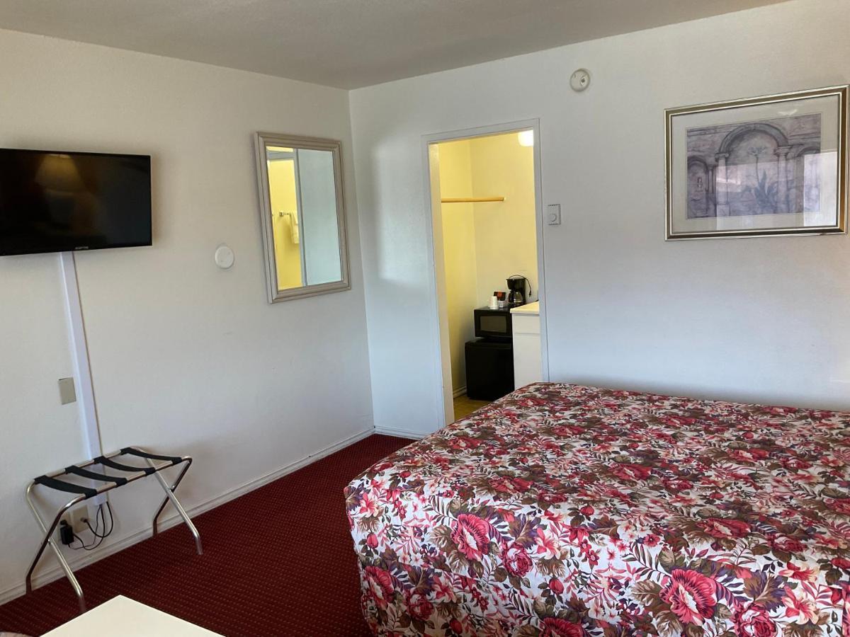 Front Street Motel 2*